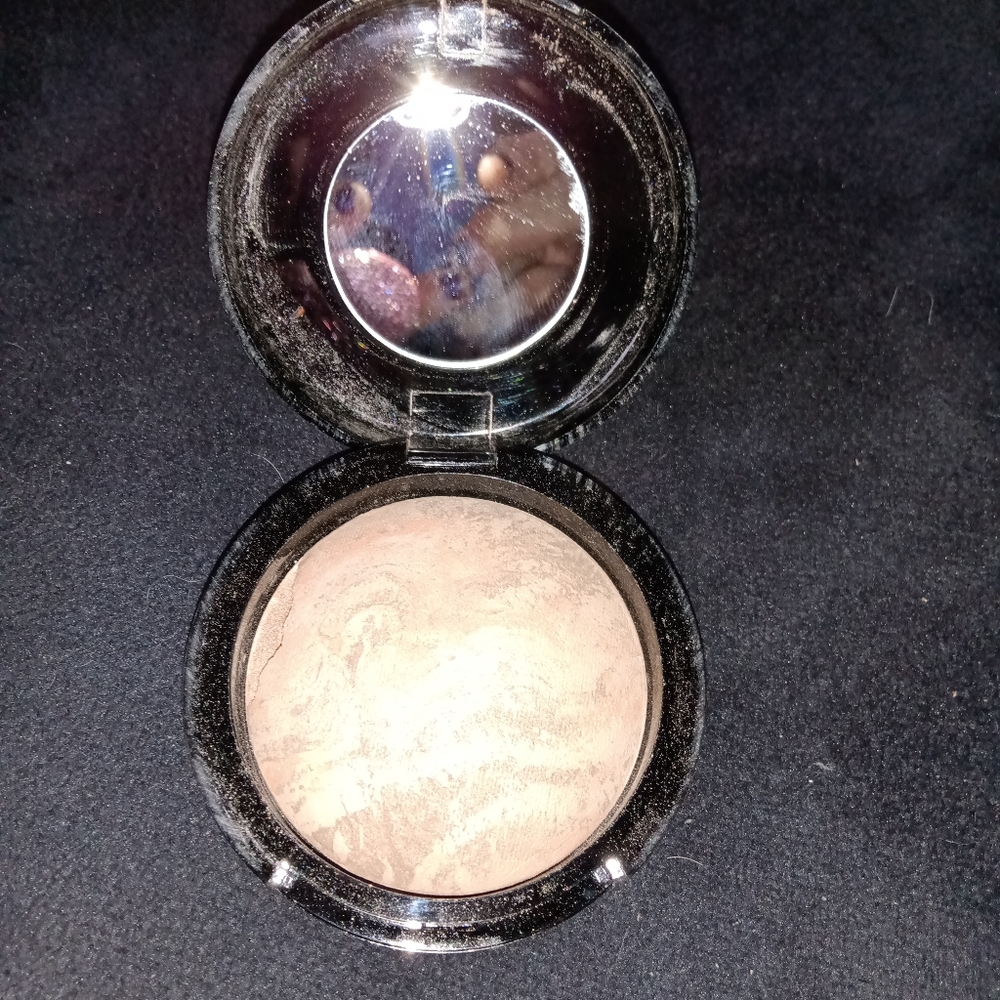 New Translucent Glow Face Powder - Picture 4 of 4